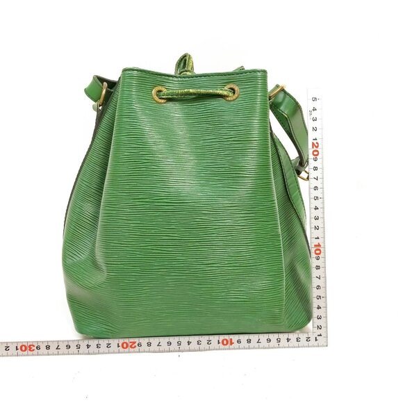 Louis Vuitton - Picture 1 of 7